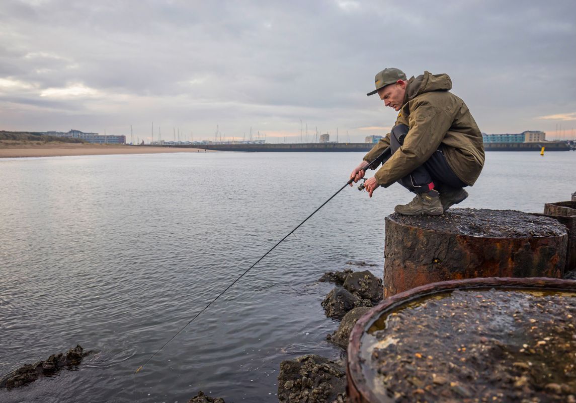 Angler Pieter Beelen bei der Artenjagd