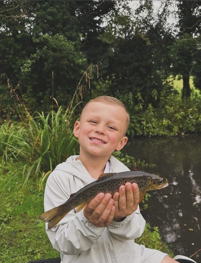 Sohn Ronnie Foden Sohn des Fußballstars Phil Foden ist auch Angler