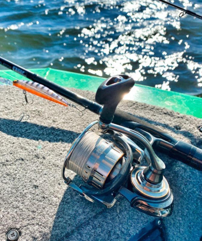 Daiwa Ballistic in 2500er-Größe für das Twitchen auf Dickbarsch