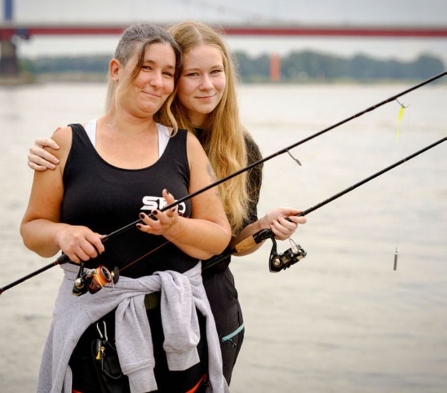 Anglerinnen am Wasser