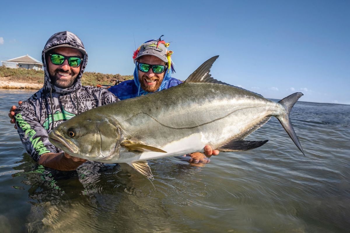 Angler mit großer Gabelmakrele