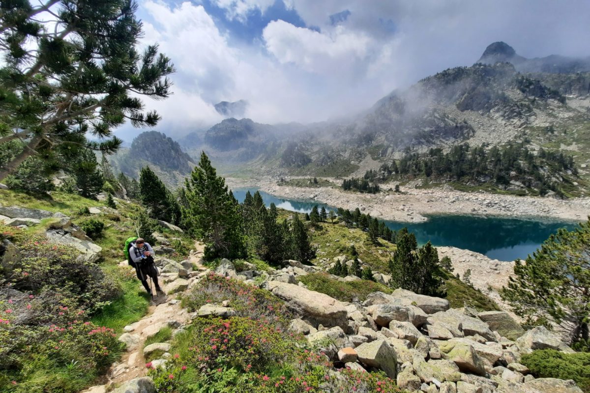 Salmo Trek - Bergpanorama der Pyrenäen und Angeln