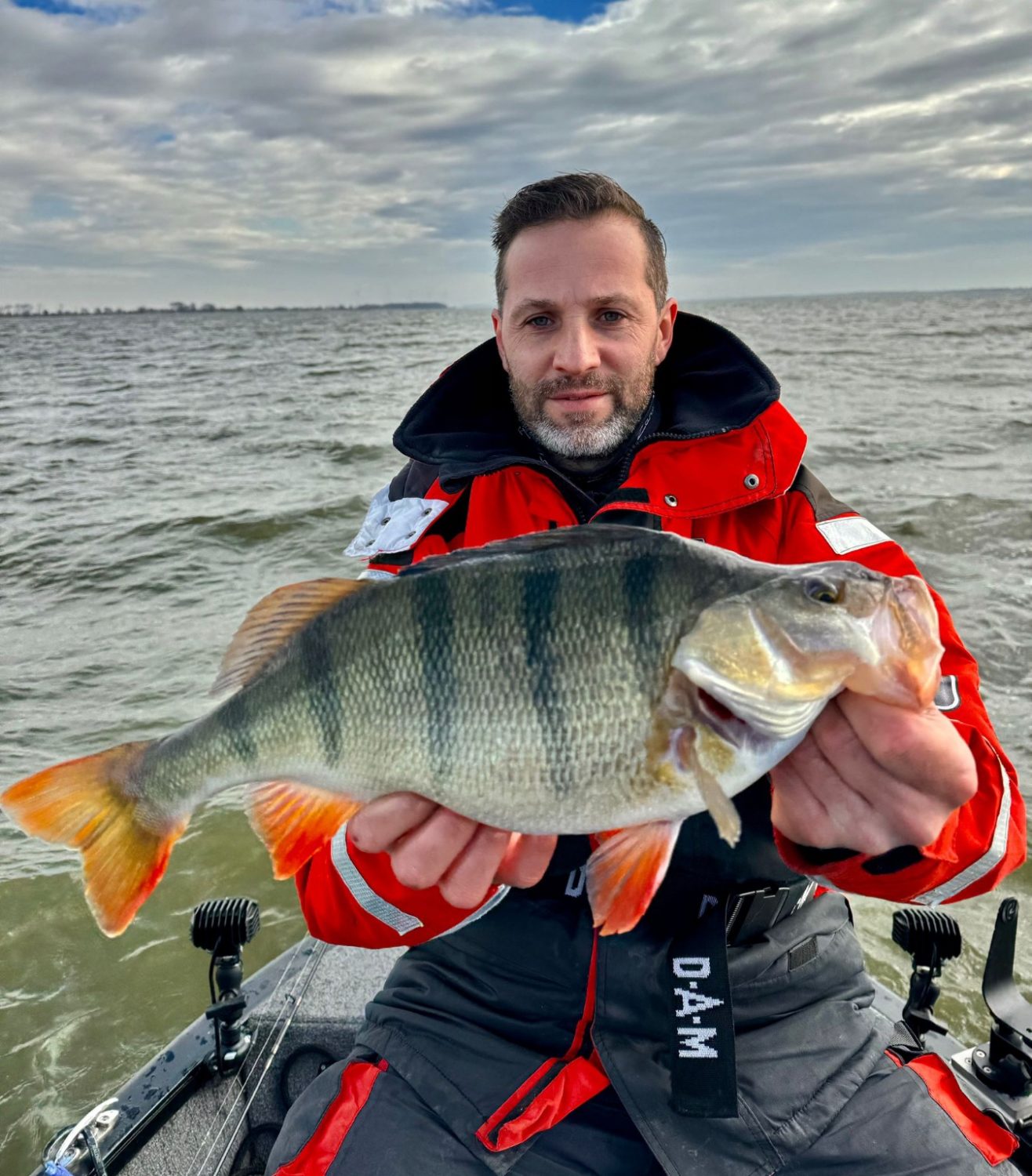 Großer Barsch Winter Vorzeiger Bootsangler