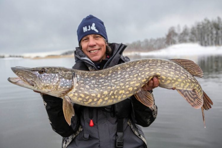 Nicka Hellenberg mit großem Hecht aus dem Vänern in Schweden