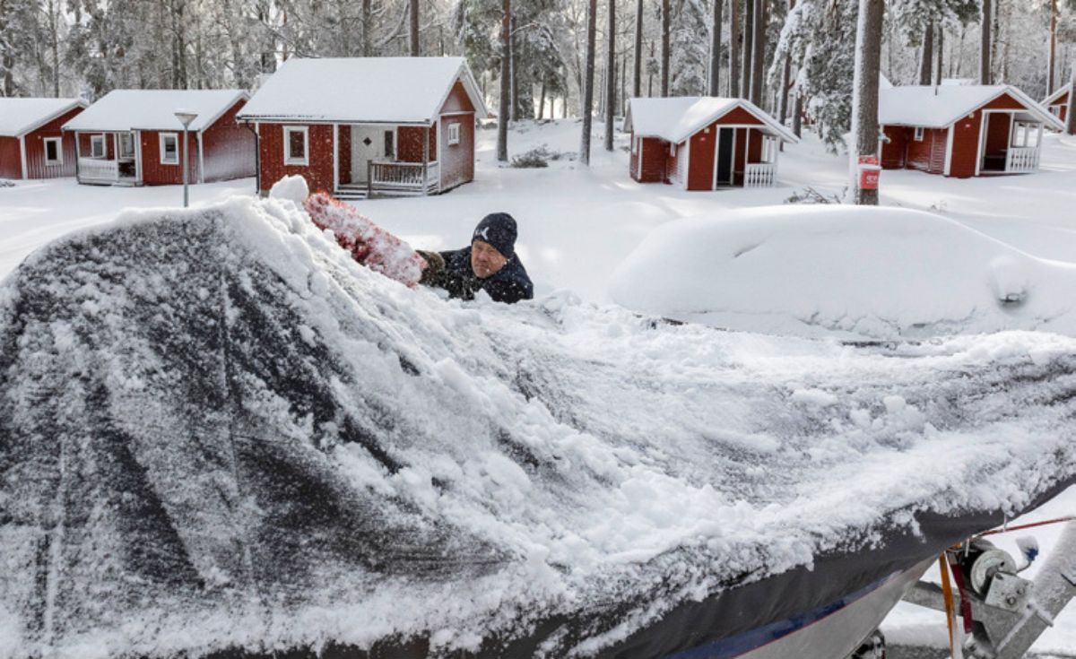 Schwedische Landschaft unter Neuschnee