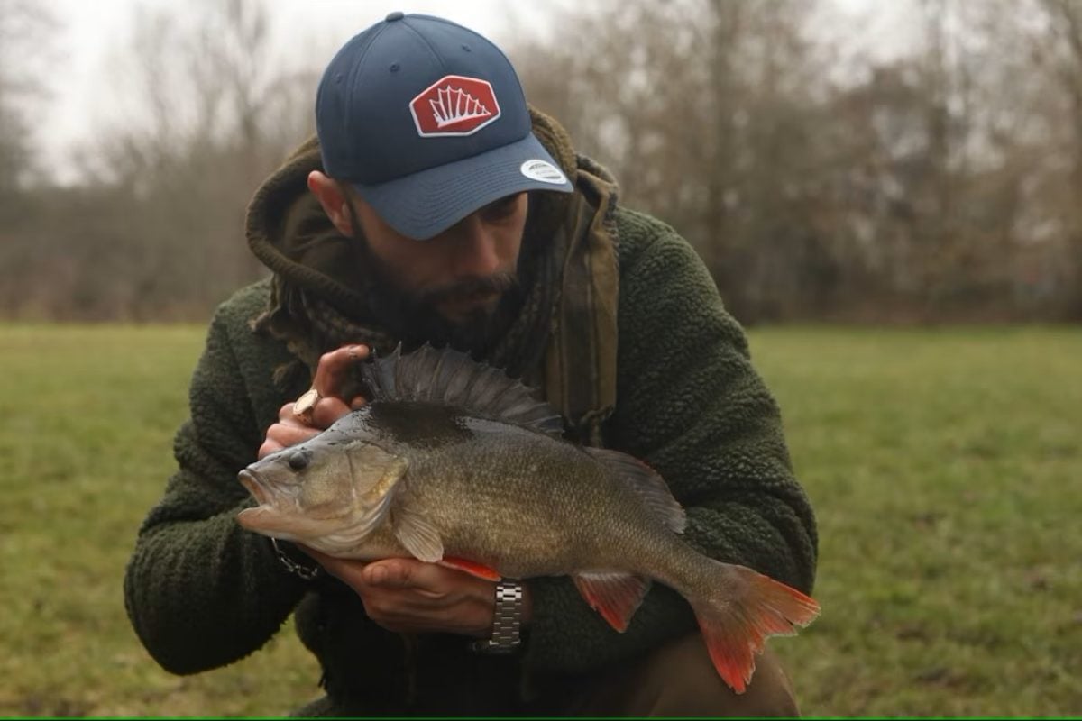 Großer Barsch Angler Charlie Wright