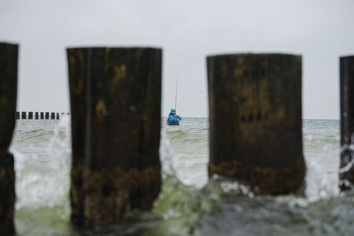 Angler in einer Buhne